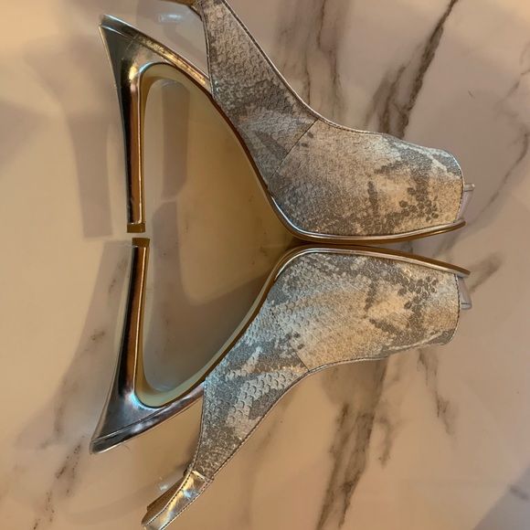 Guess silver heels size 7 - Picture 5 of 9